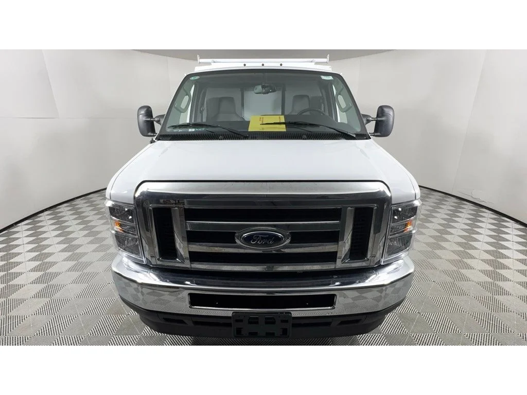 New 2025 Oxford White Ford E-350 SRW image 30