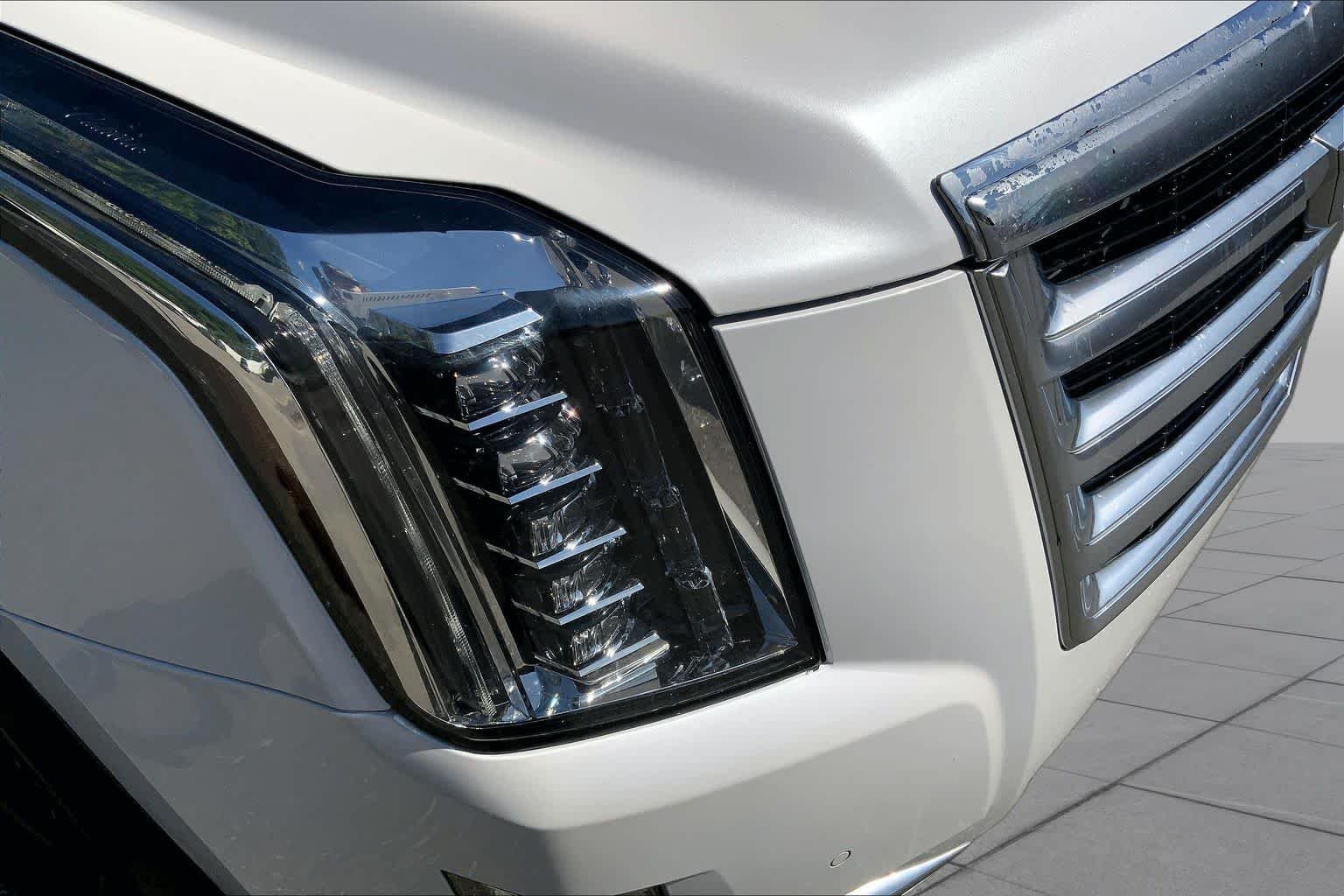 Certified Used 2017 Crystal White Tri-Coat Cadillac Premium Luxury image 27