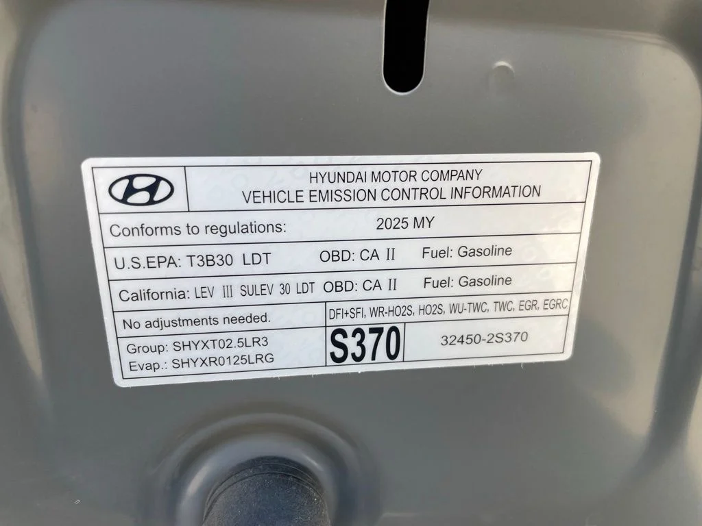 Used 2025 Hampton Gray Hyundai SEL image 33