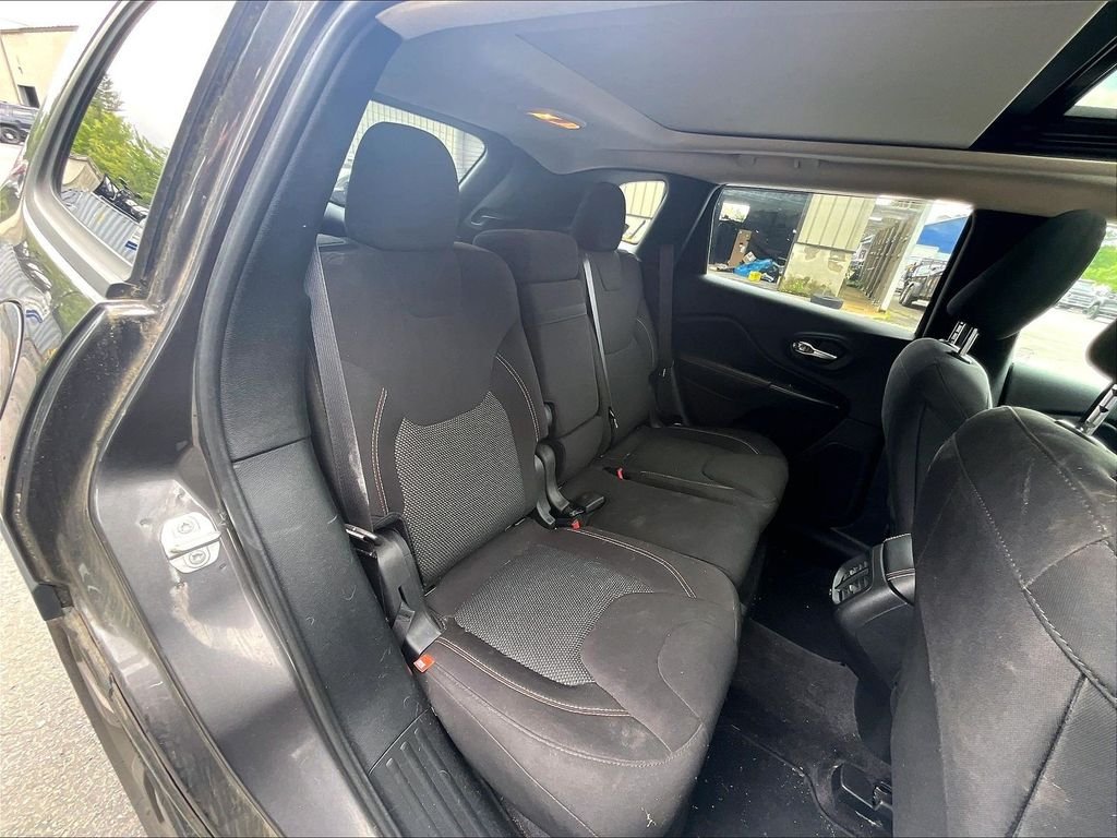 Used 2016 Granite Crystal Metallic Clearcoat Jeep Latitude image 16