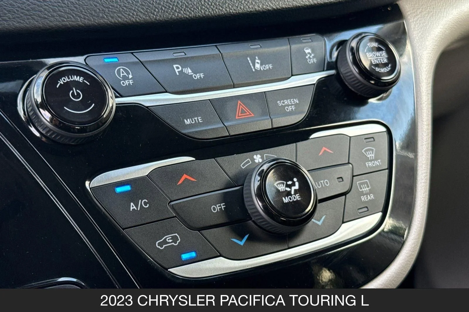 Used 2023 Bright White Clearcoat Chrysler Touring L image 24