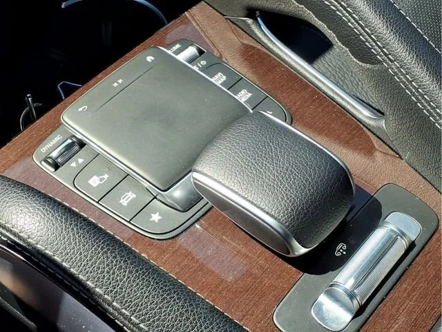Used 2022 Silver Mercedes-Benz 4MATIC® image 11
