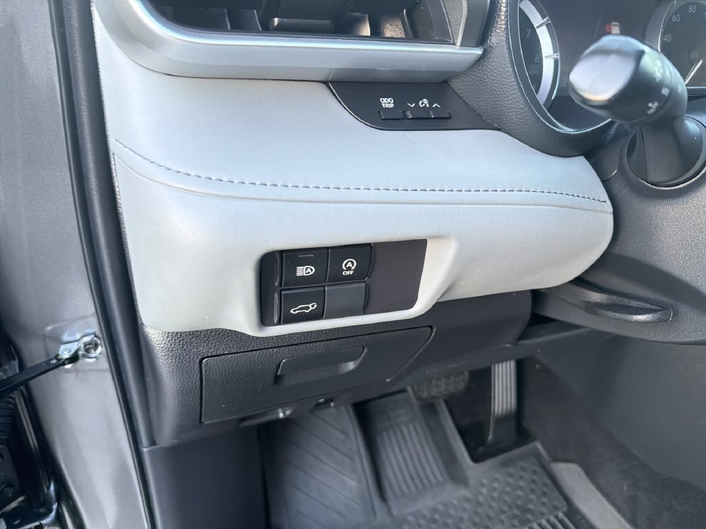 2023 Toyota Highlander L - Photo 11