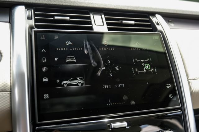 Used 2025 White Land Rover Dynamic SE image 42