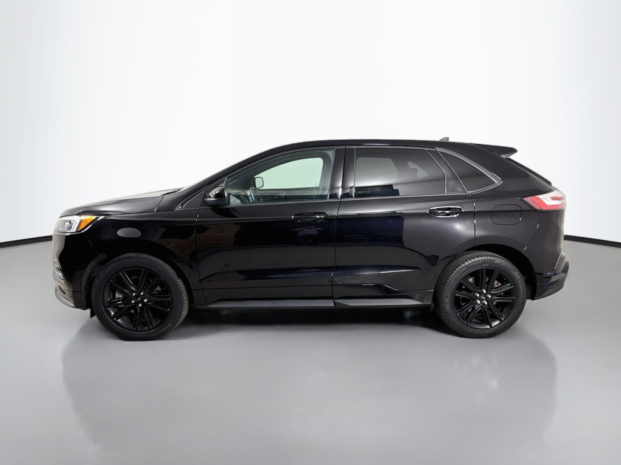 Used 2024 Agate Black Metallic Ford ST-Line image 4