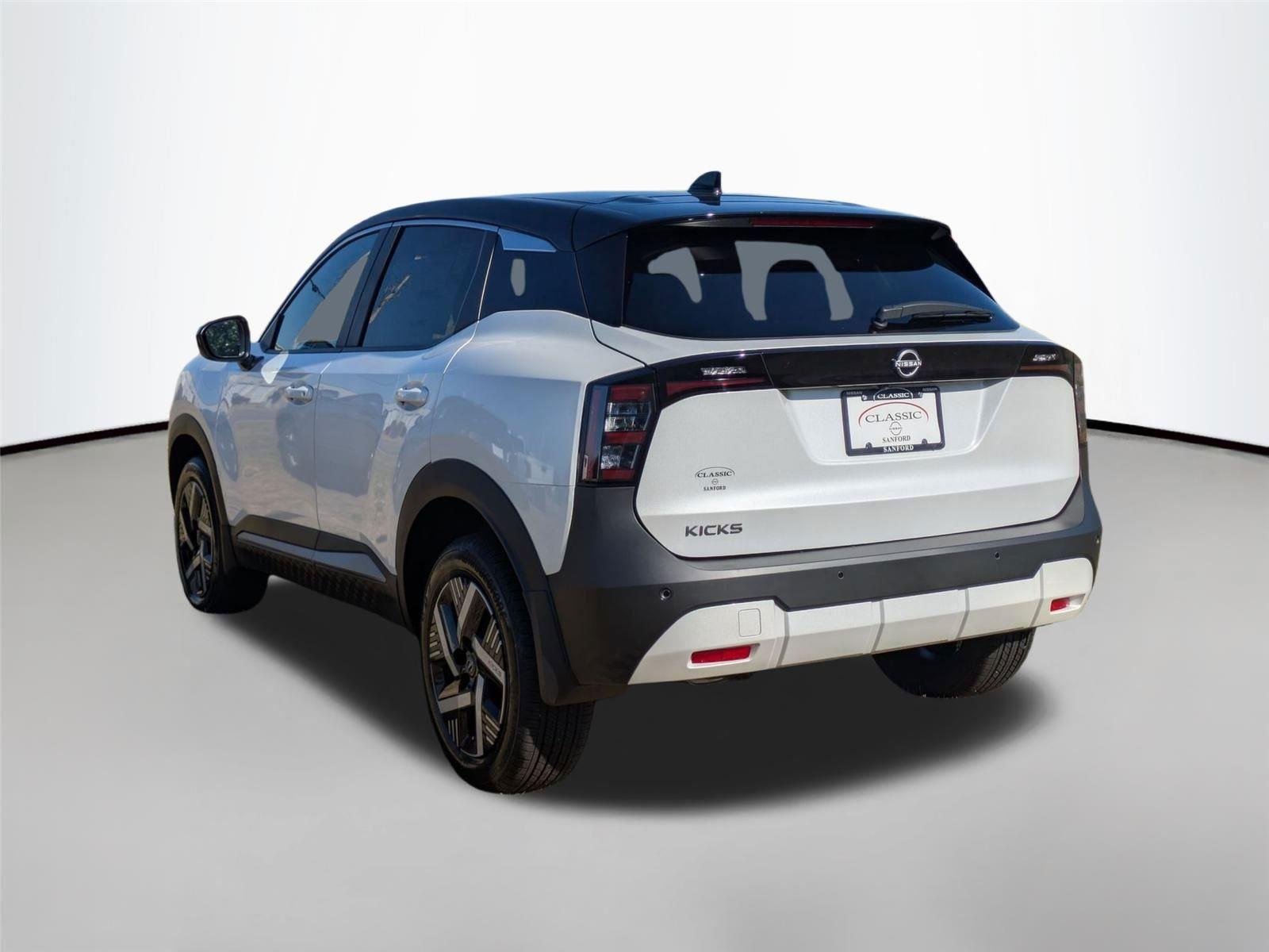 New 2025 Two-tone Aspen White TriCoat / Super Black Nissan SV image 8