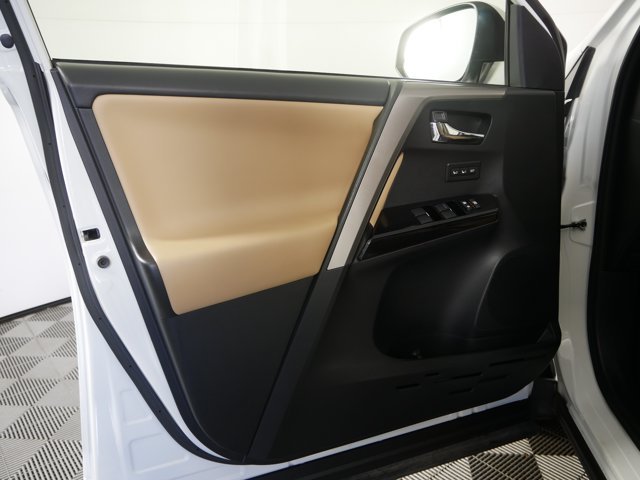 Certified Used 2018 Blizzard Pearl Toyota Limited image 8