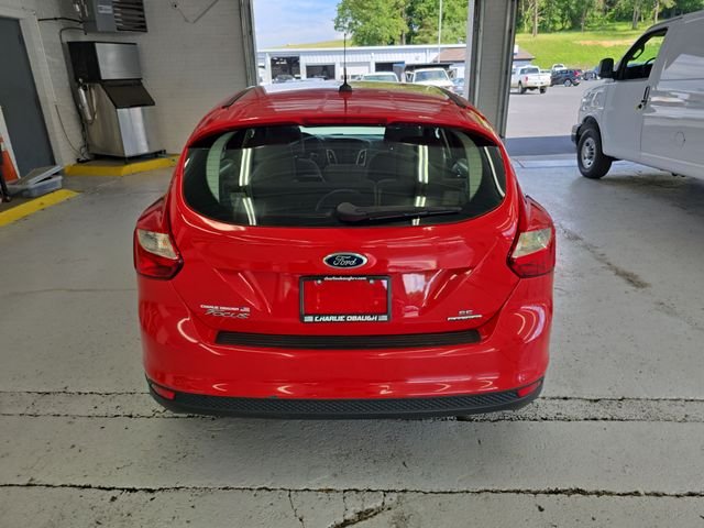 Used 2014 Red Ford SE image 4