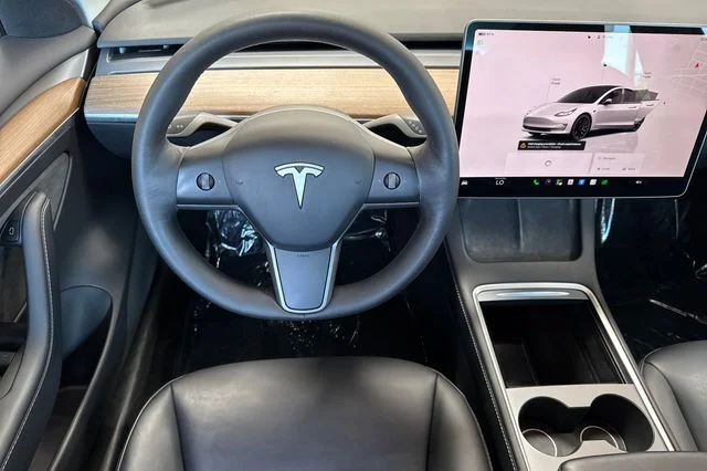 Used 2022  Tesla Performance image 18