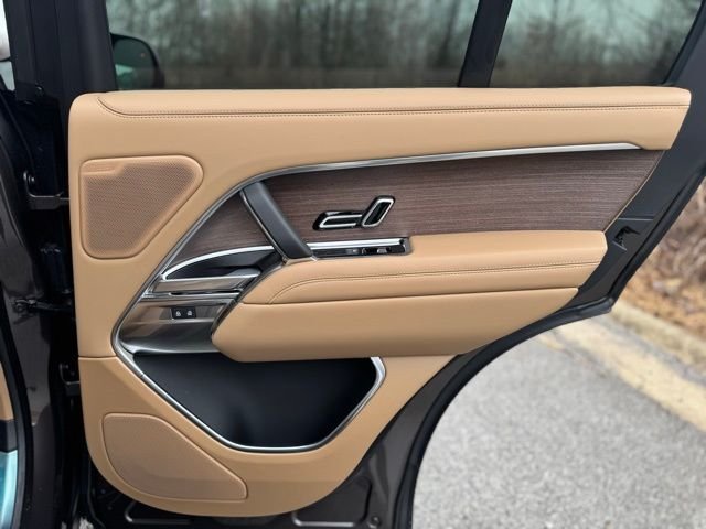 New 2026 Charente Grey Land Rover SE image 15