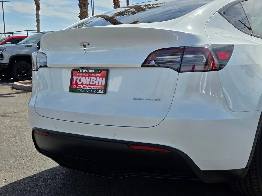 Used 2020  Tesla Long Range image 5