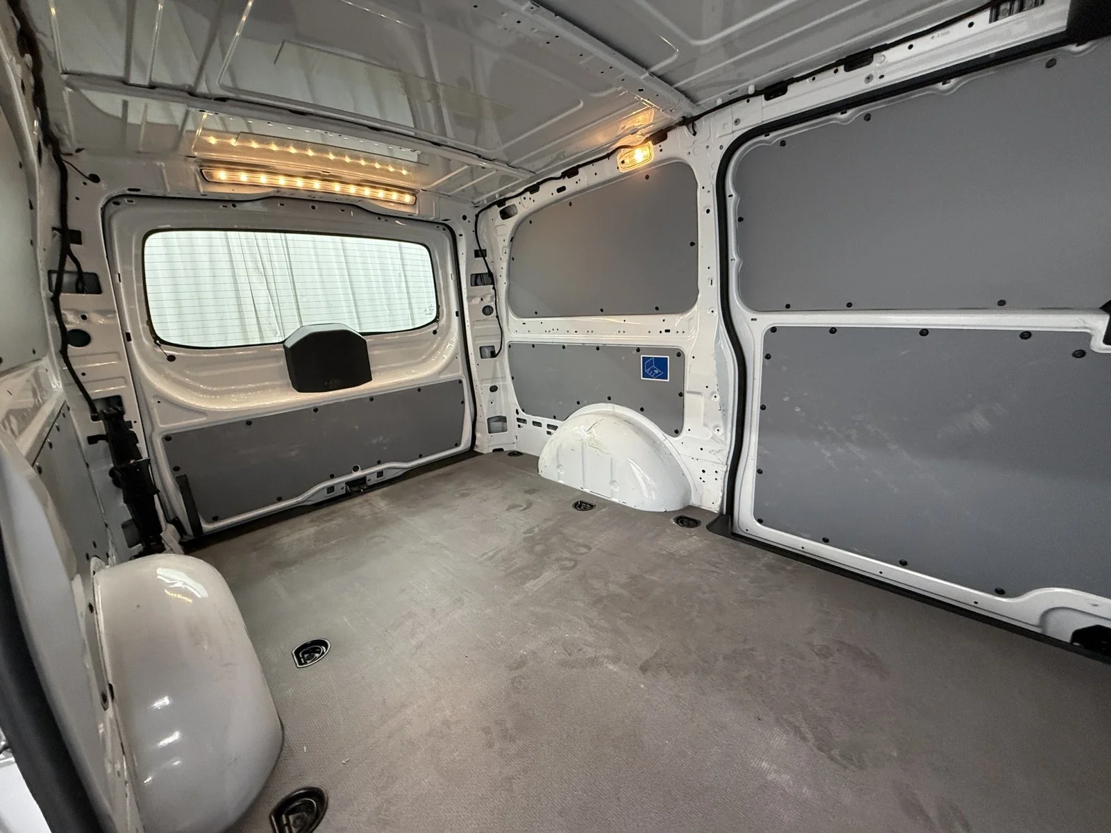 Used 2022 Arctic White Mercedes-Benz  image 11