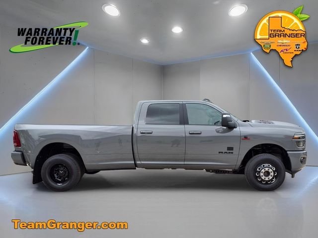 New 2026 Ceramic Gray Clear-Coat Exterior Paint RAM Laramie image 5