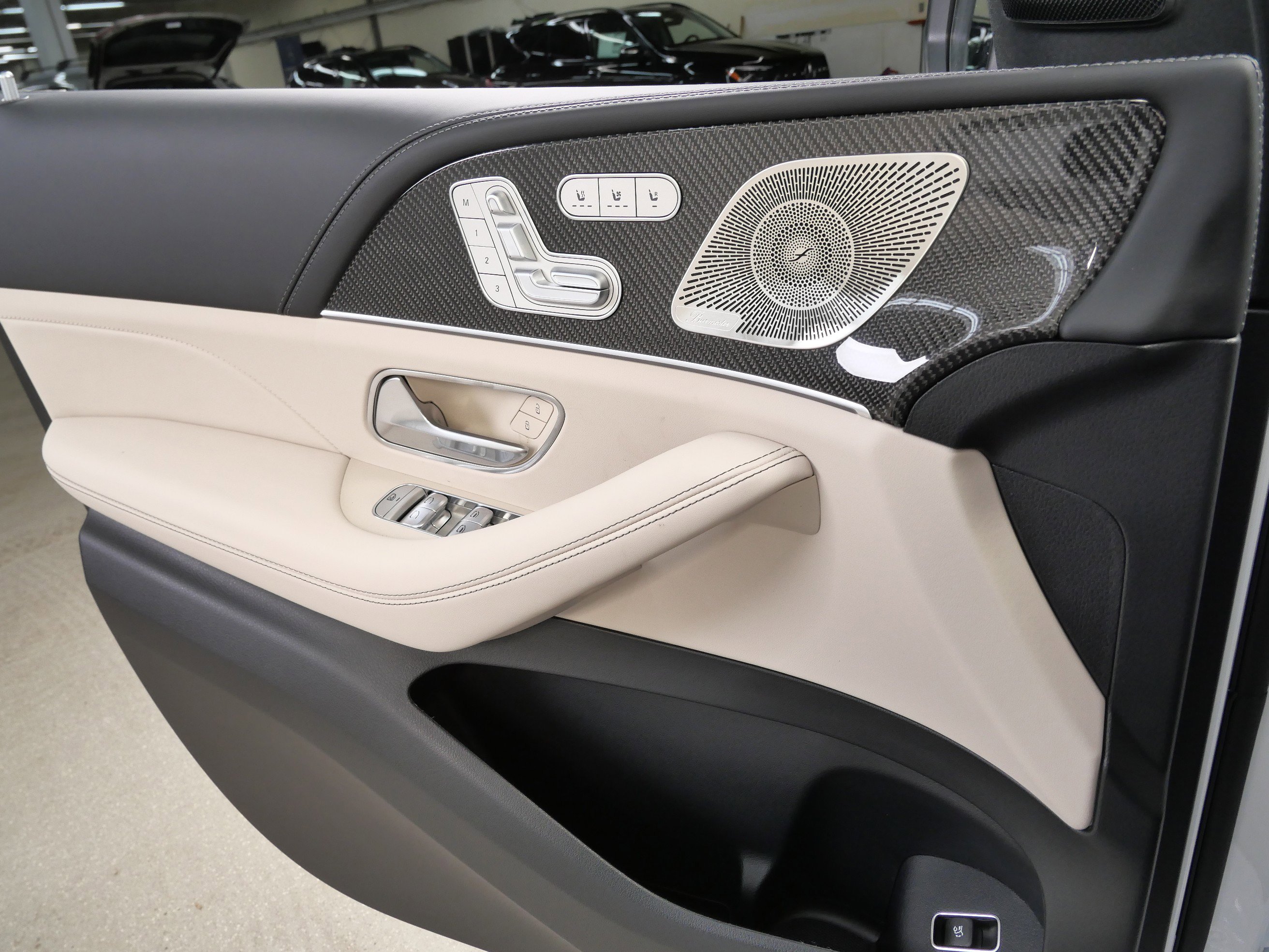 New 2026 MANUFAKTUR Moonlight White Metallic Mercedes-Benz AMG® GLE 63 S 4MATIC+ SUV image 16