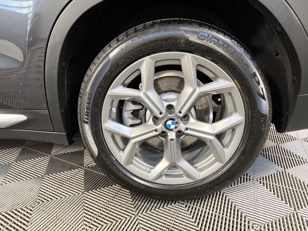 Used 2023 Gray BMW xDrive30i image 13