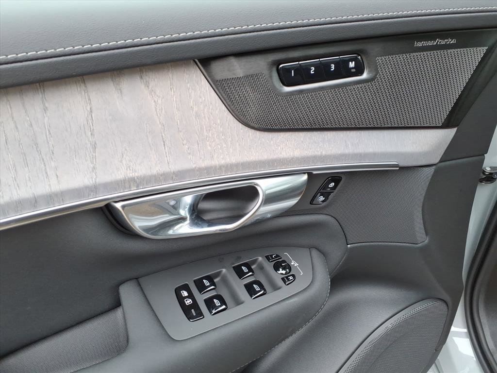 New 2026 Vapour Grey Volvo Ultra image 8