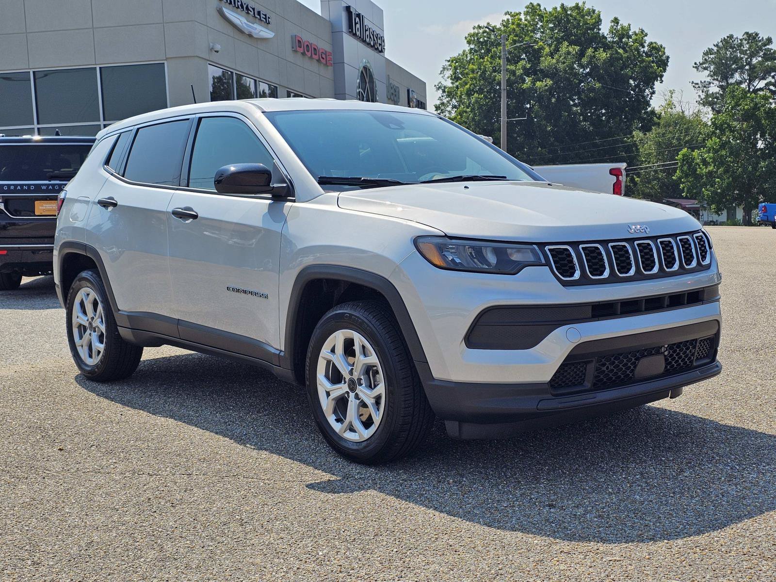 Used 2025 Silver Zynith Metallic Clearcoat Jeep Sport image 5