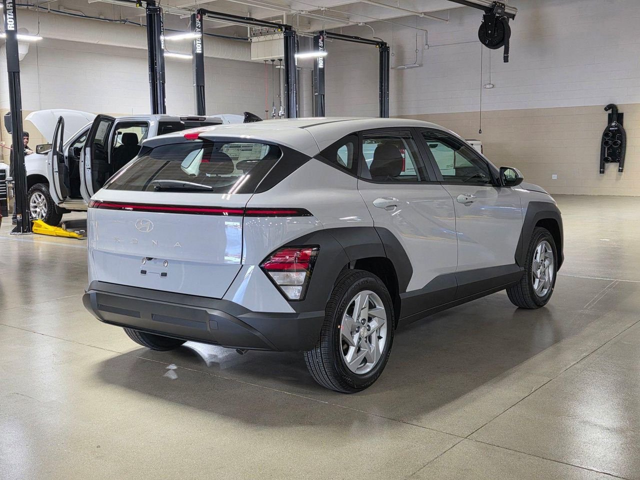 New 2027 C5g Hyundai SE FWD image 7