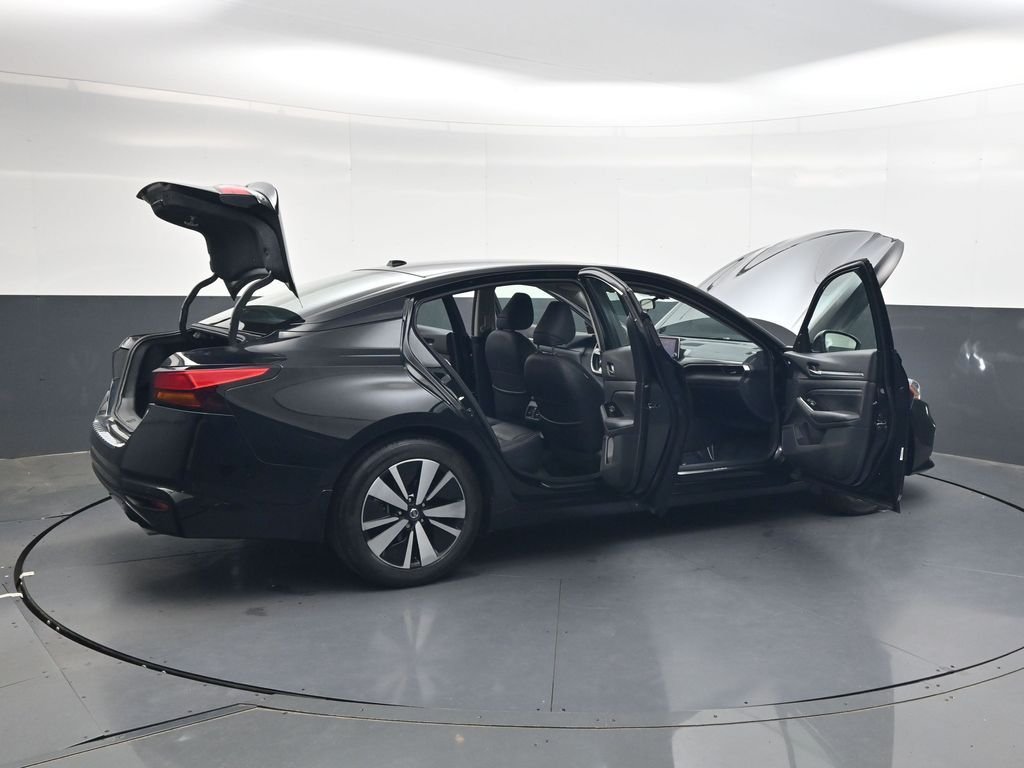 Used 2022 Black Nissan 2.5 SL image 35