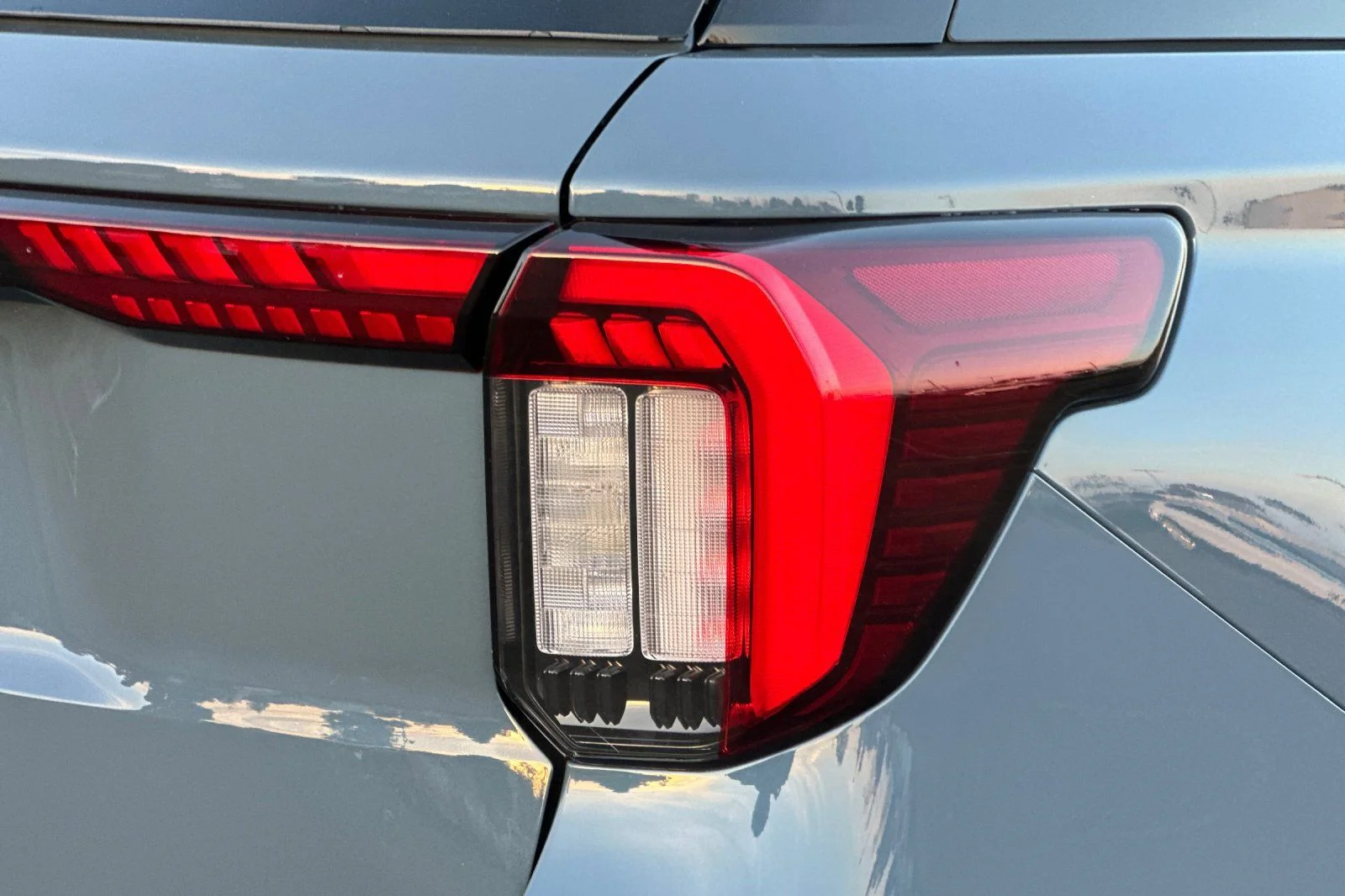 2026 Ford Explorer ST-Line - Photo 22