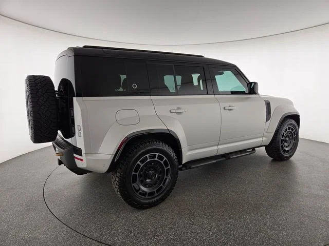 New 2026 Borasco Grey Land Rover OCTA image 2