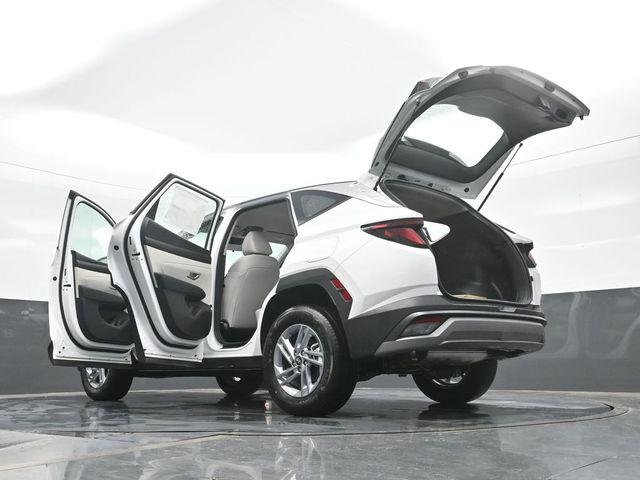 New 2026 White Hyundai SE AWD image 32