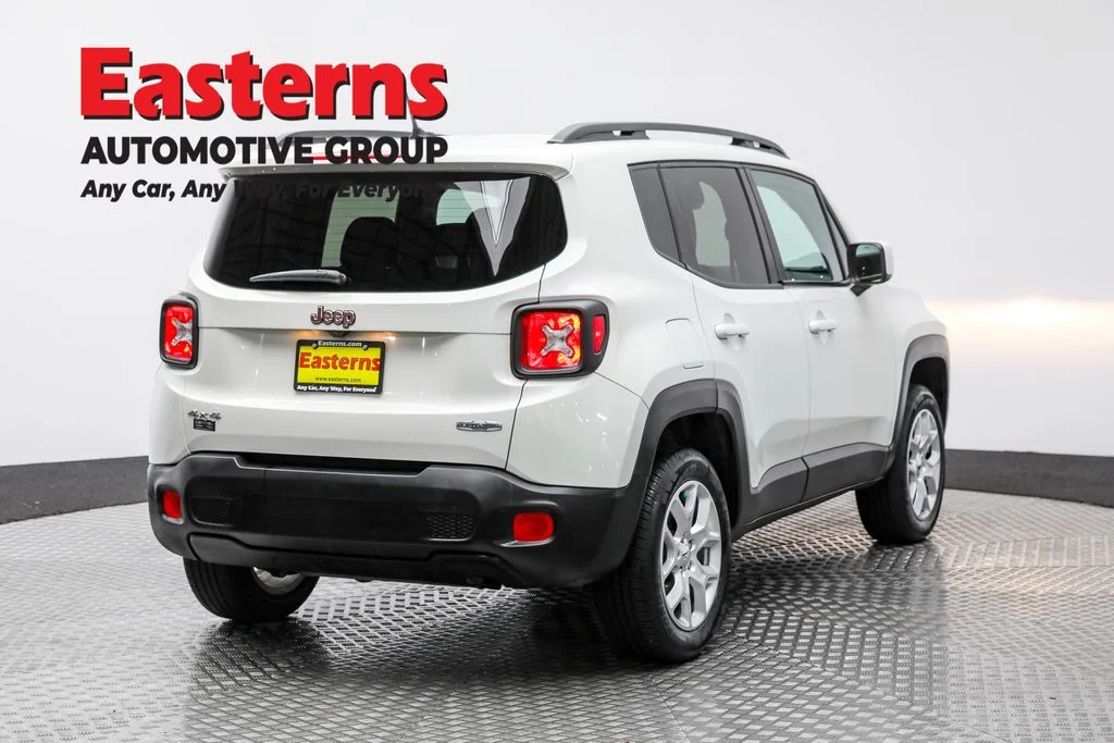 Used 2017 White Jeep Latitude image 5