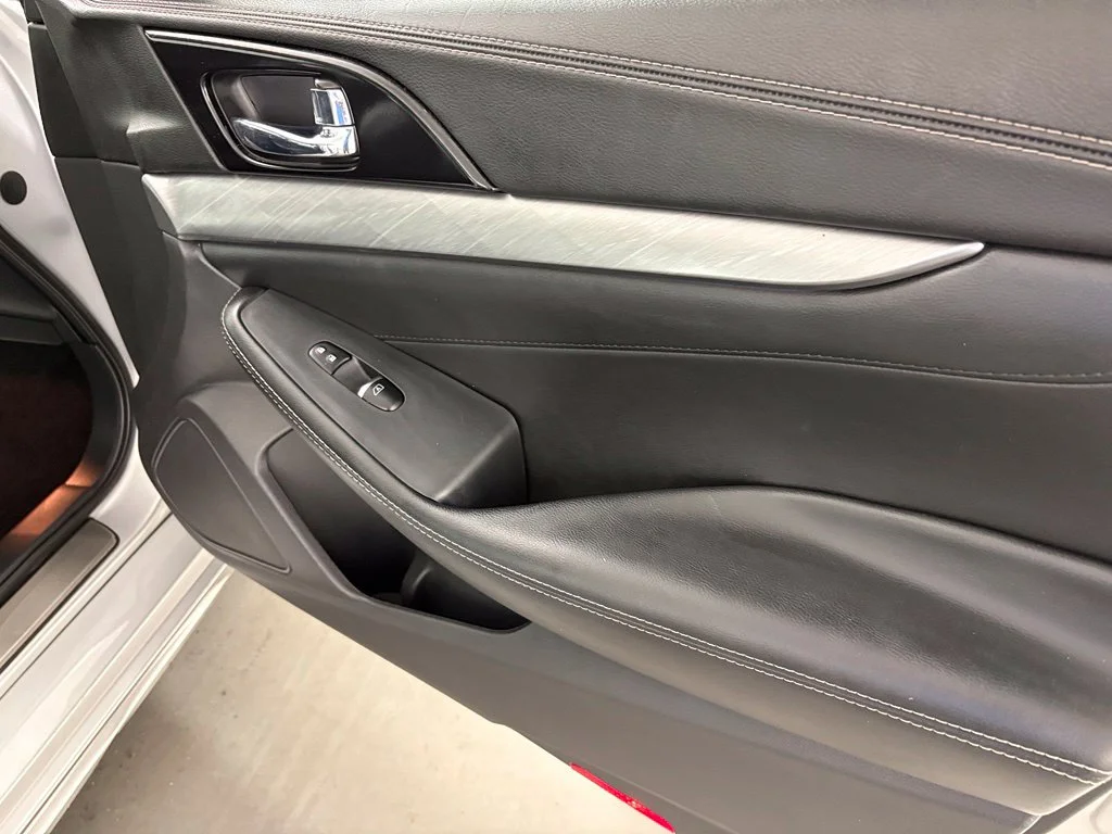Used 2018 Silver Nissan 3.5 SL image 38