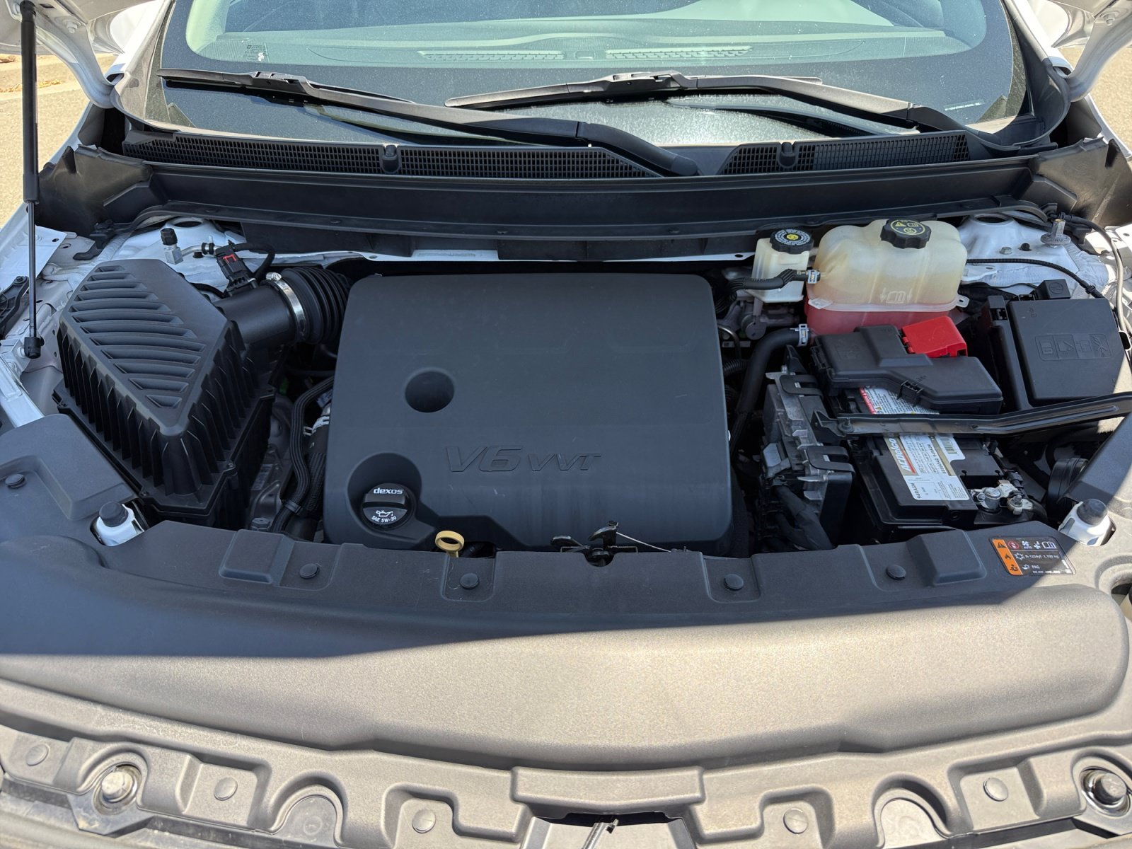 Used 2018 Summit White Buick Essence image 20