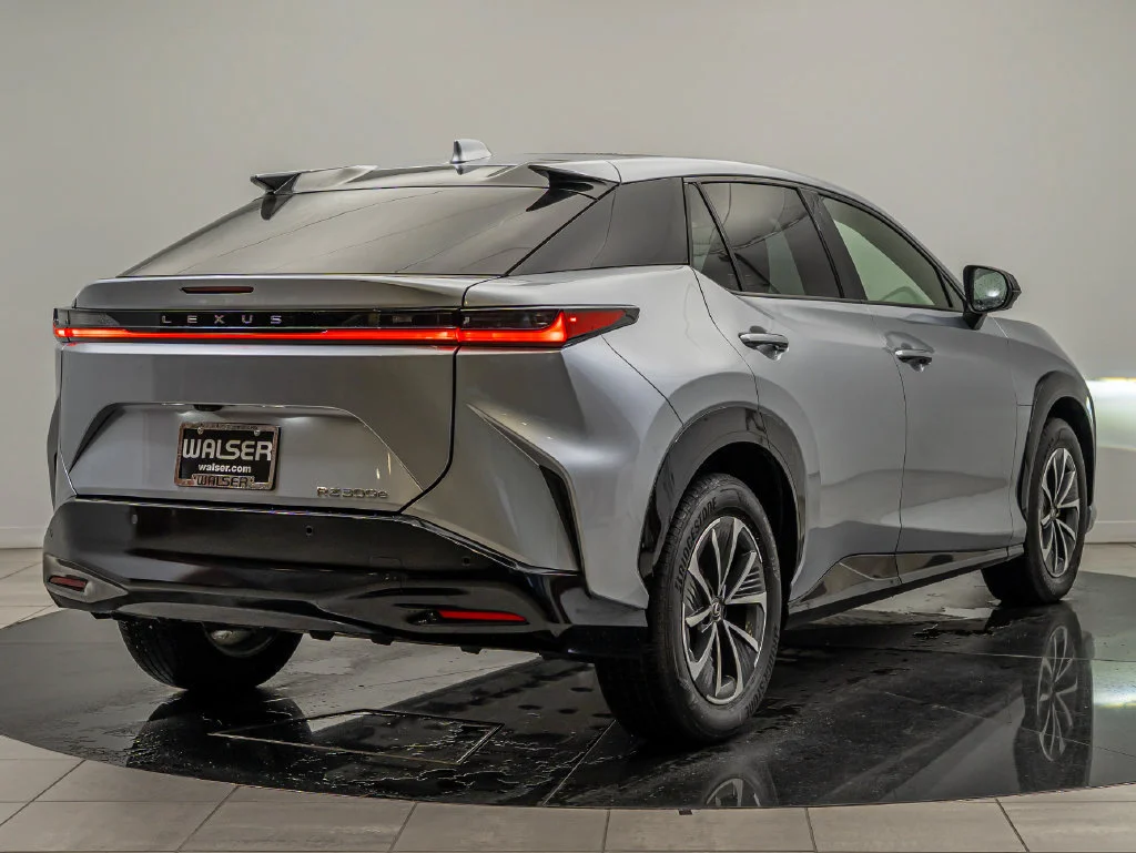 Certified Used 2024 IRIDIUM Lexus 300e Premium image 5