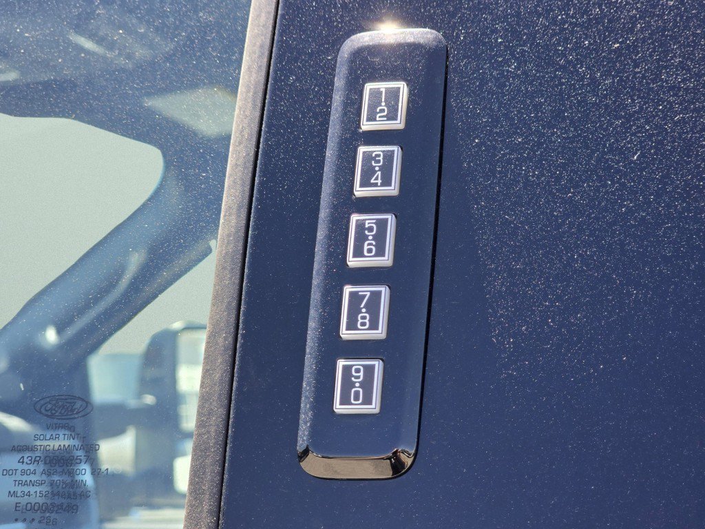 New 2026 Star White Metallic Tri-Coat Ford Platinum image 34