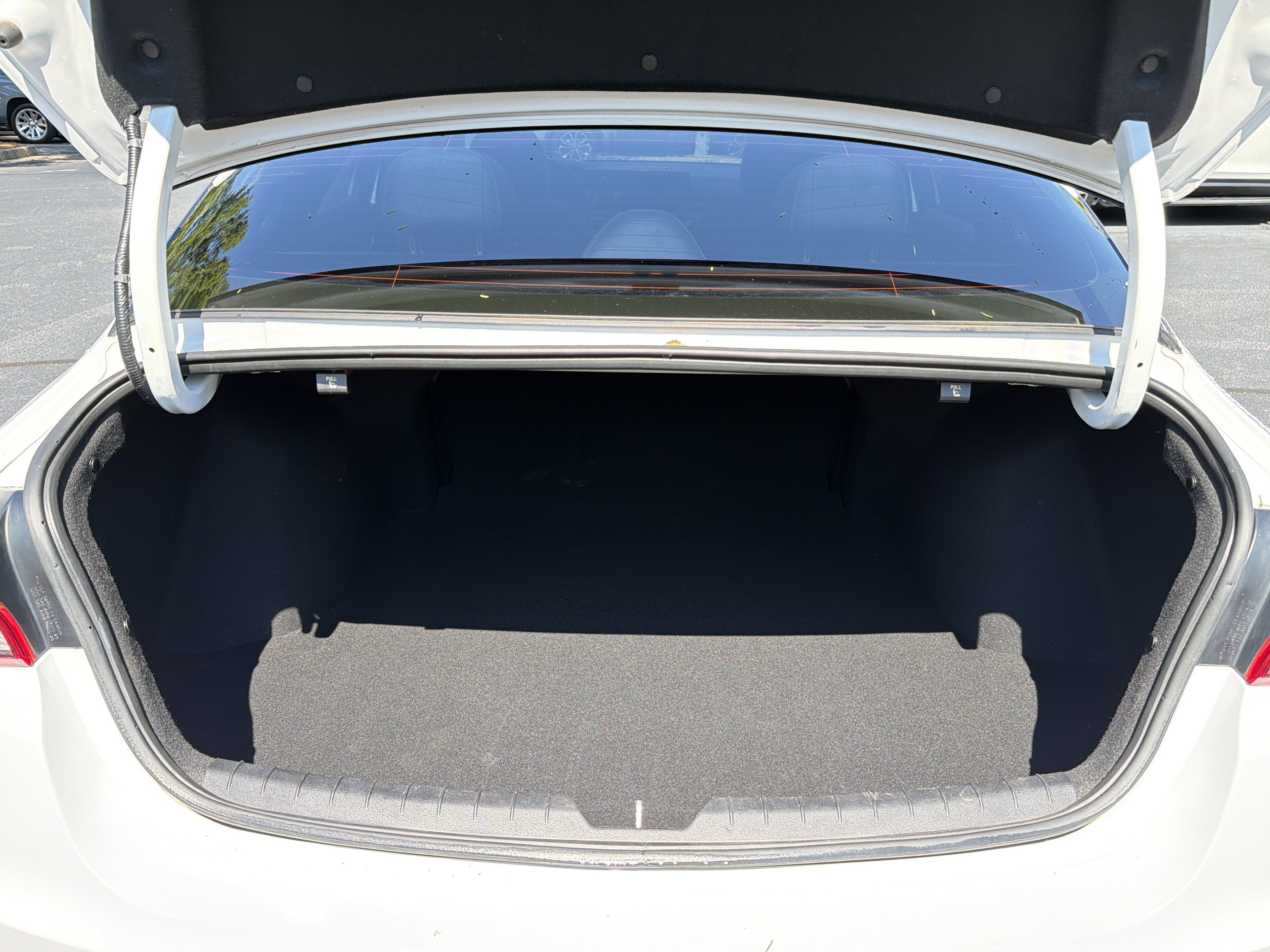 Used 2023 Glacial White Pearl Kia GT-Line image 27