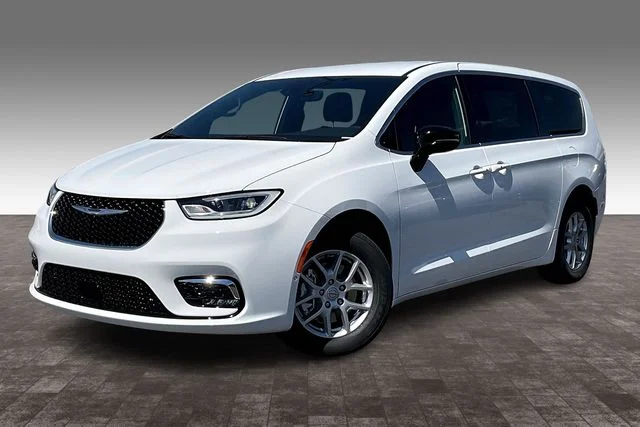 2026 Chrysler Pacifica Select's photo