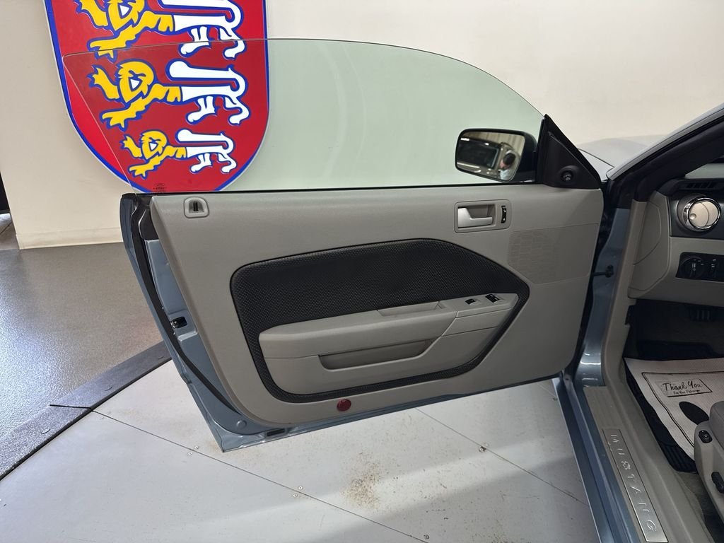 Used 2007 Blue Ford V6 Deluxe image 14