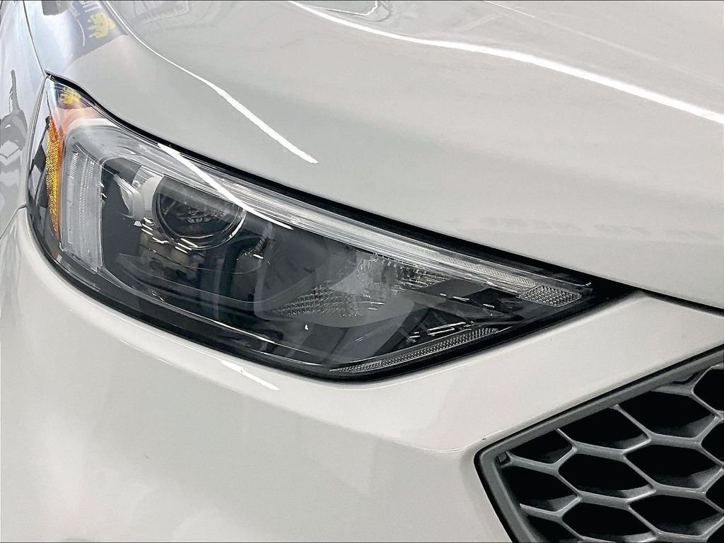 Used 2023 Oxford White Ford SEL image 30