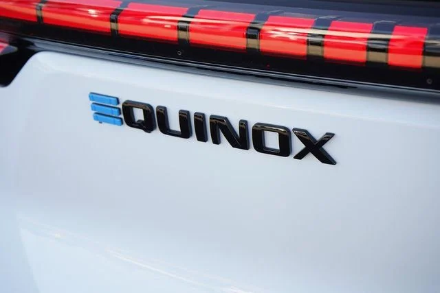 2025 Chevrolet Equinox EV LT - Photo 12