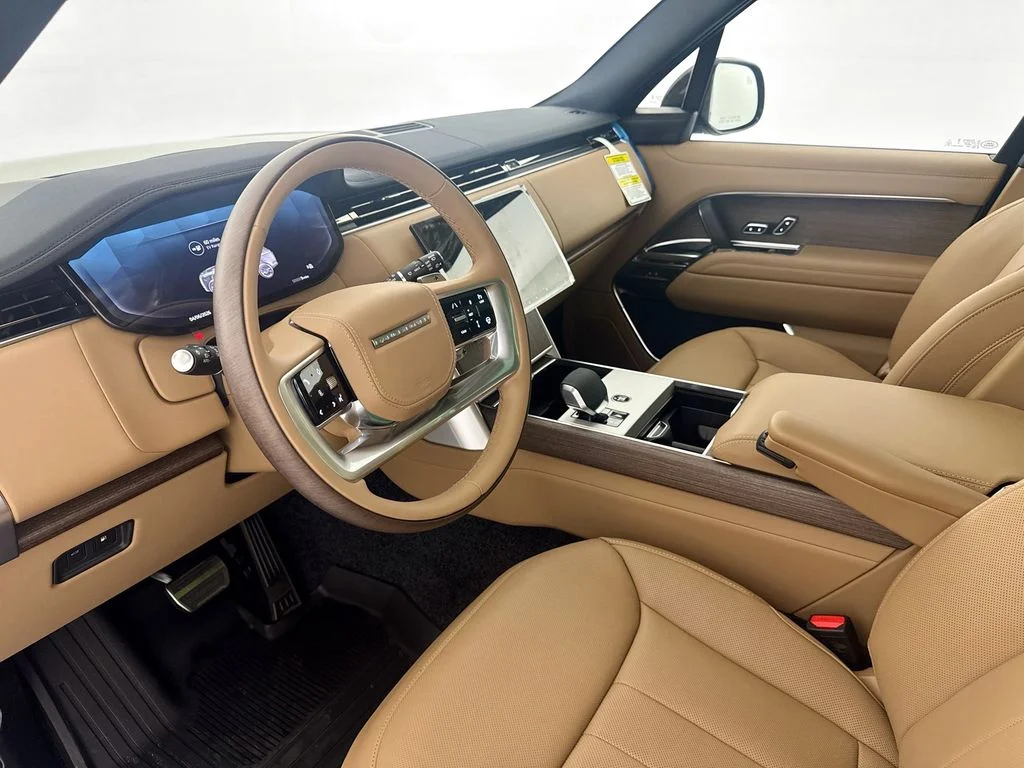 New 2026 Eiger Grey Land Rover SE image 9