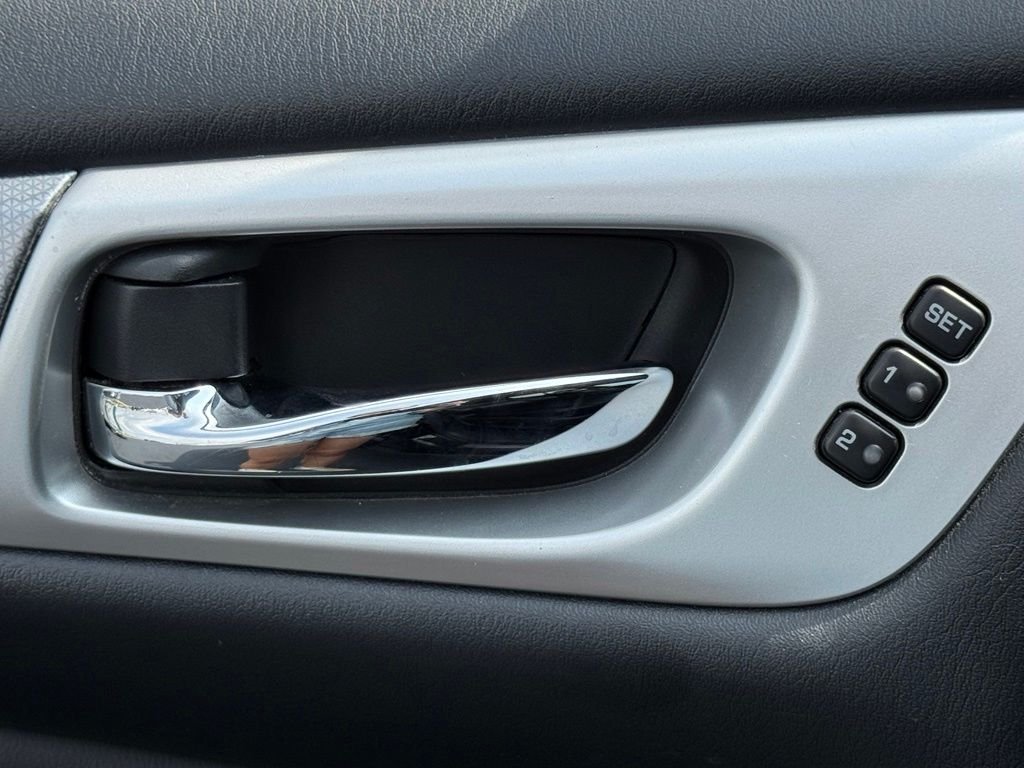 Used 2019 Black Nissan SL image 19