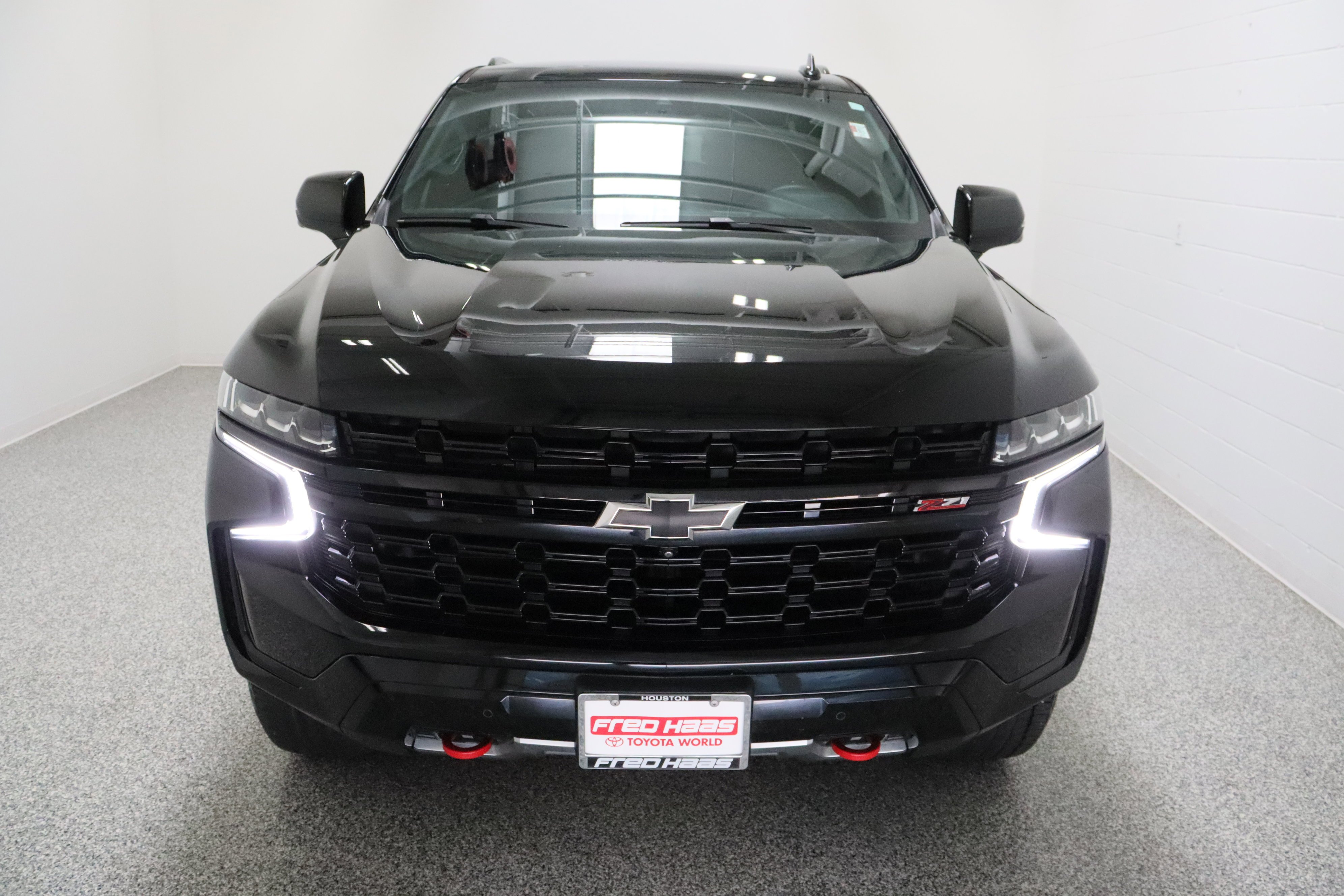 Used 2024 Black Chevrolet Z71 5.3L image 3