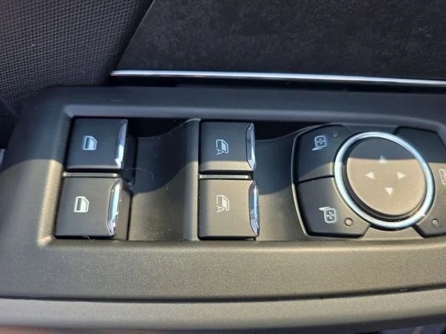 Used 2025 Silver Ford XLT image 28