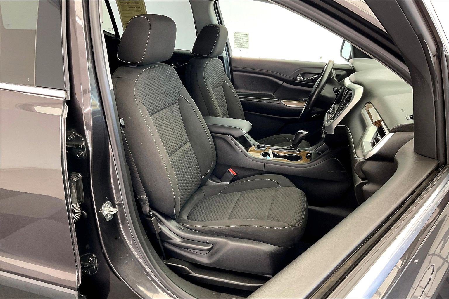 Used 2019 Iridium Metallic GMC SLE image 6