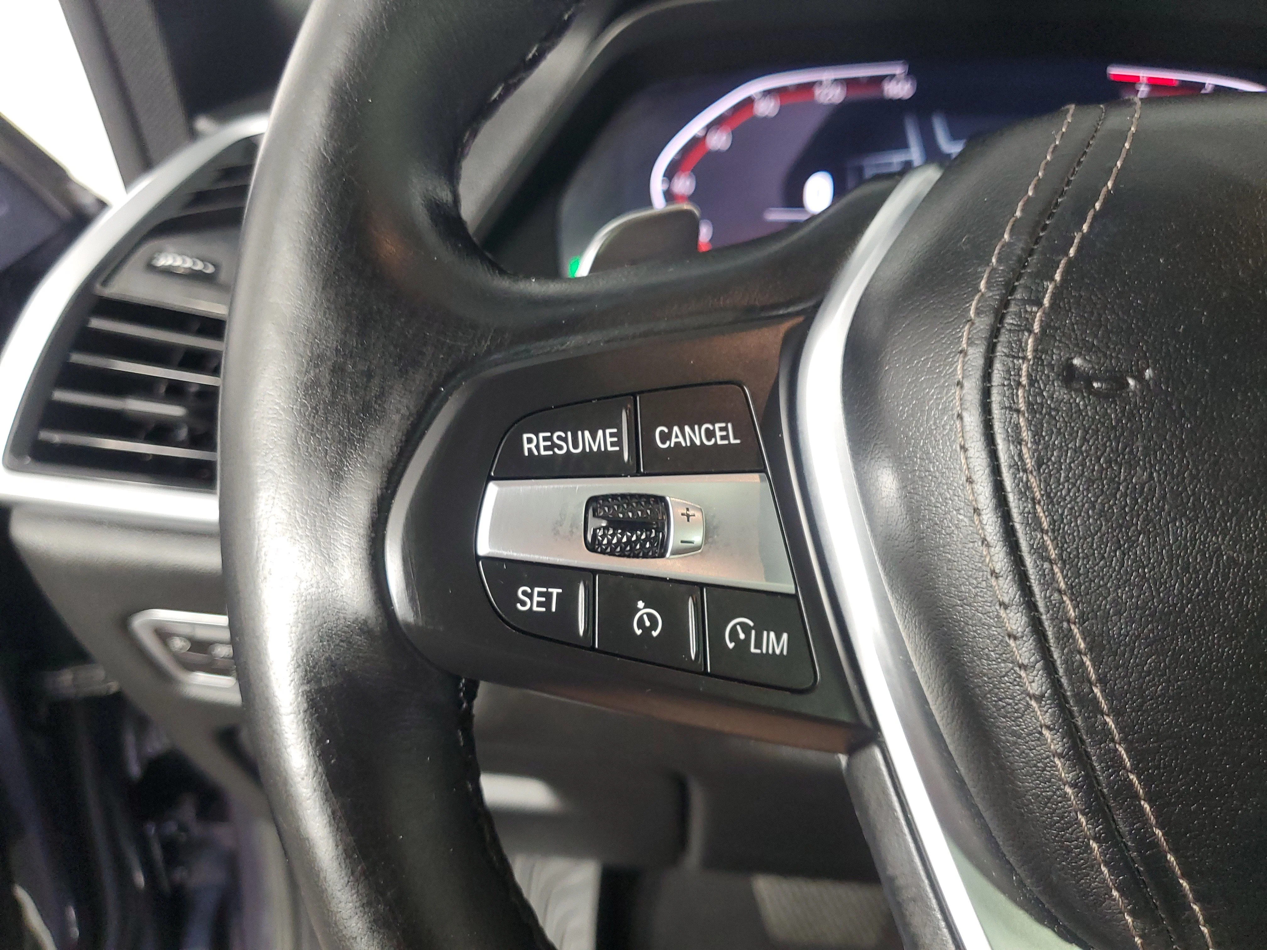 Used 2019 Arctic Gray Metallic BMW xDrive40i image 28