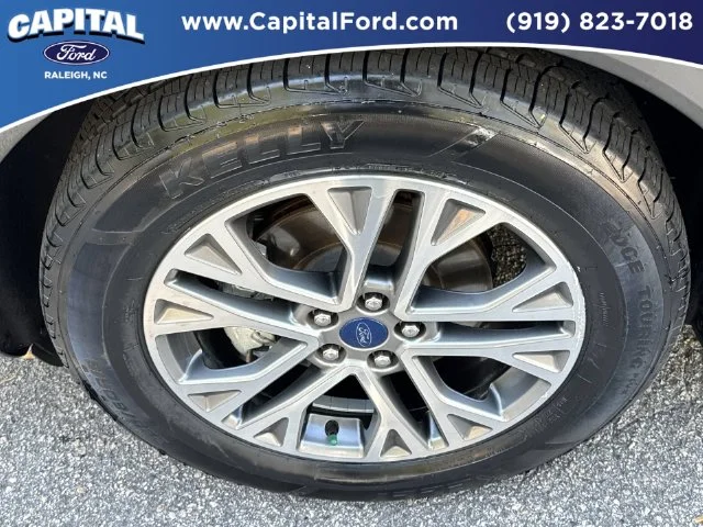 Used 2022 Black Ford SEL image 13