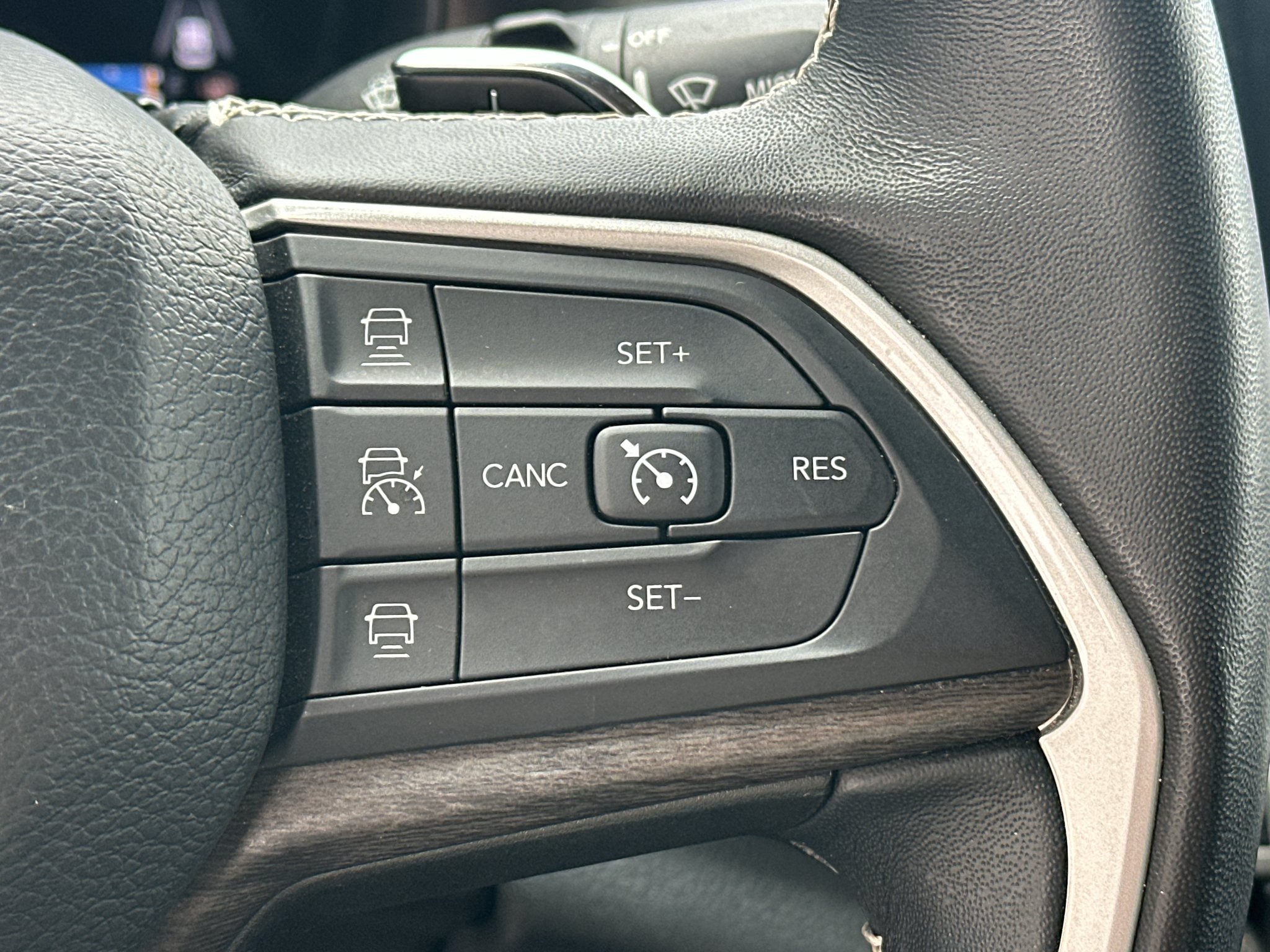 Used 2022 Diamond Black Crystal Pearlcoat Jeep Limited image 19