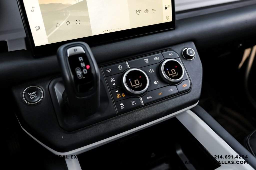 Used 2025 Fuji White Land Rover X-Dynamic SE image 19