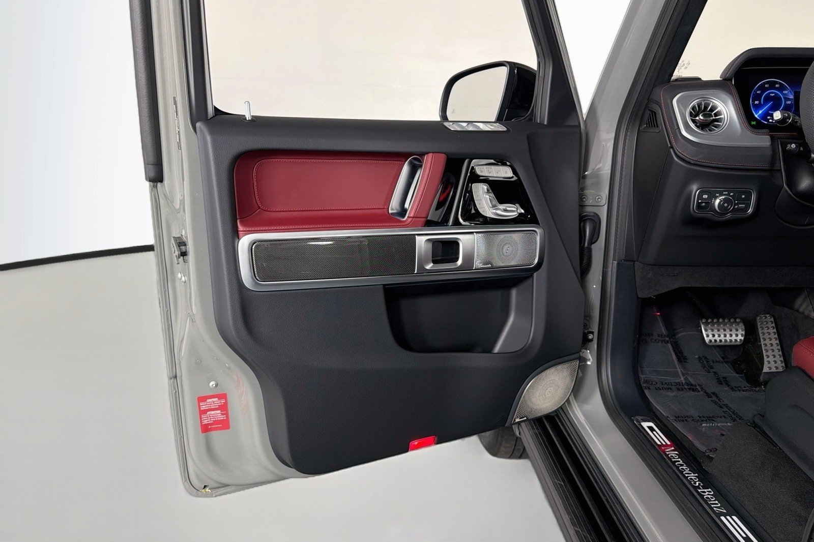 New 2027 MANUFAKTUR Arabian Grey Mercedes-Benz G 580e SUV image 20