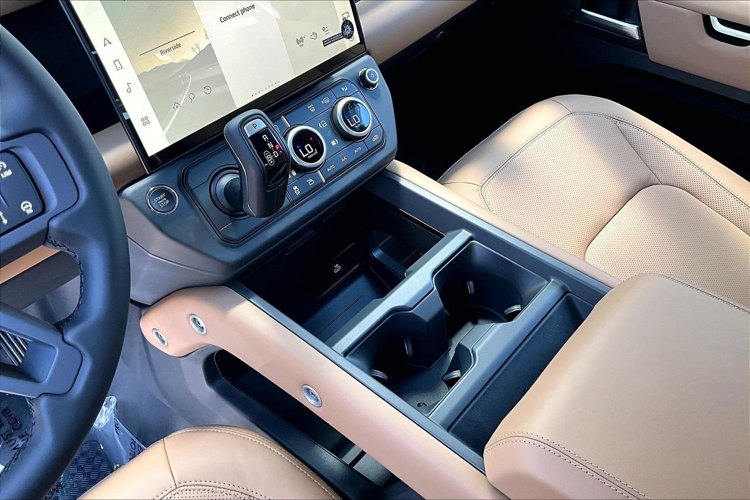 New 2026 Woolstone Green Land Rover X-Dynamic SE image 8