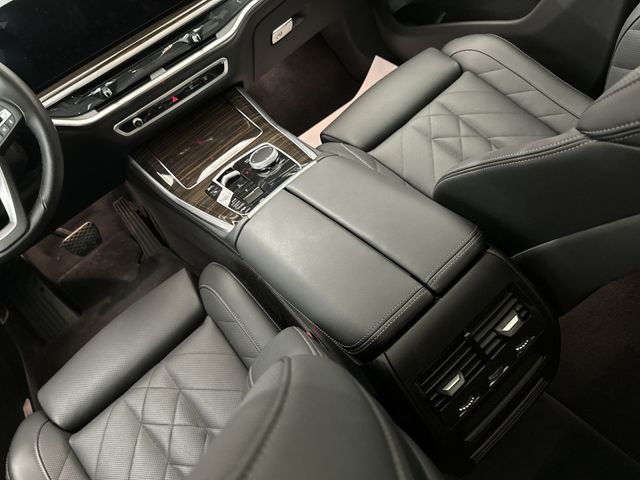 Used 2026 White BMW xDrive40i image 25