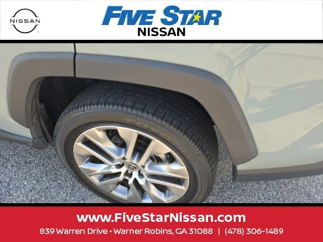 Used 2022  Toyota XLE Premium image 10