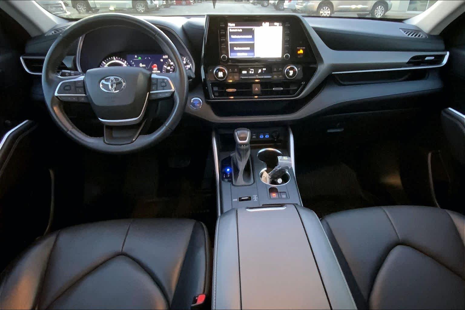 Used 2022 Midnight Black Metallic Toyota Hybrid XLE image 15